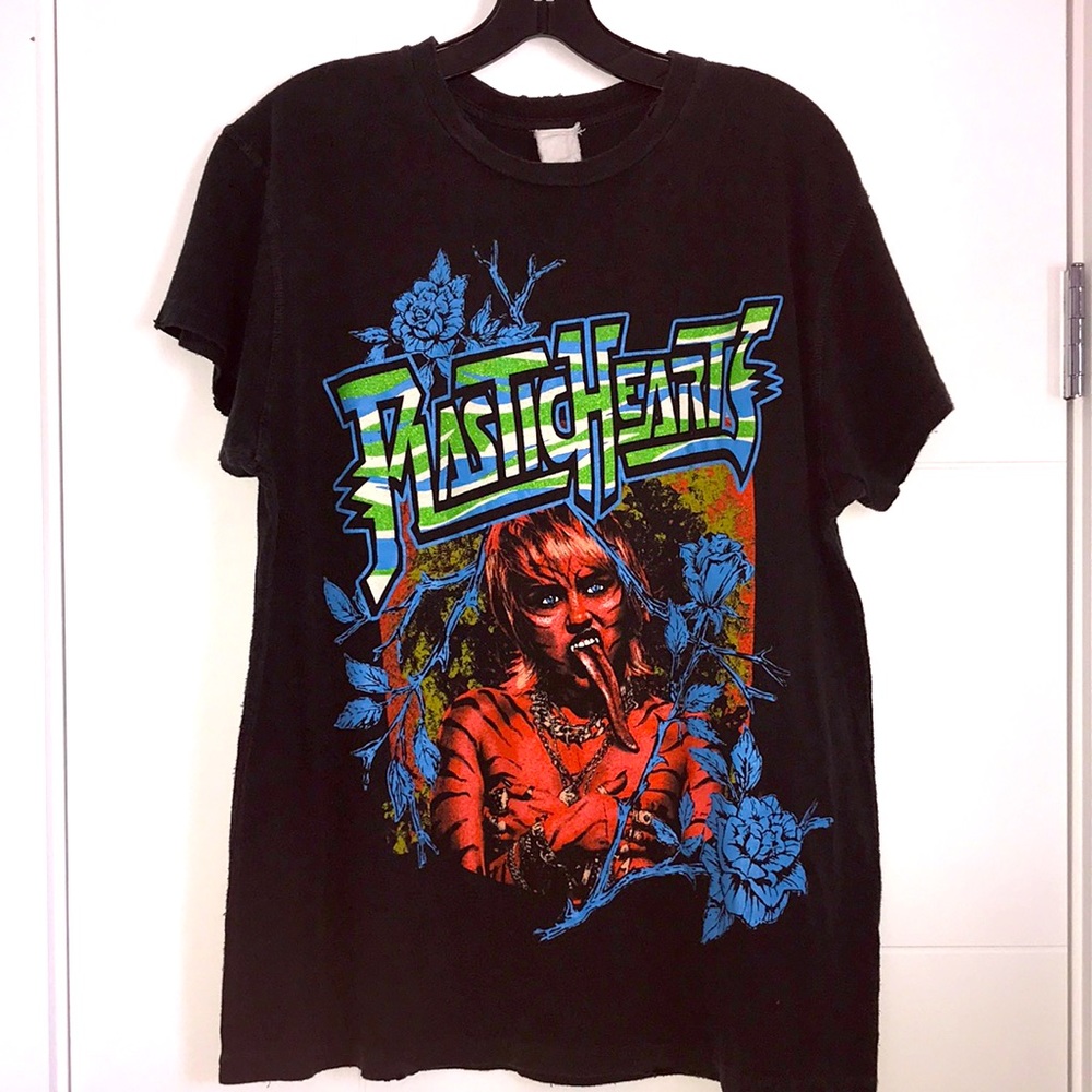 Madeworn Miley Cyrus Plastic Hearts Tee size Medium